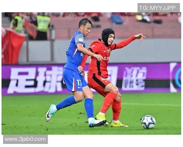 申花2-2绝平大连英博！路易斯点射救主，申花困难拿到1分，排名第三，海港持续稳坐第一